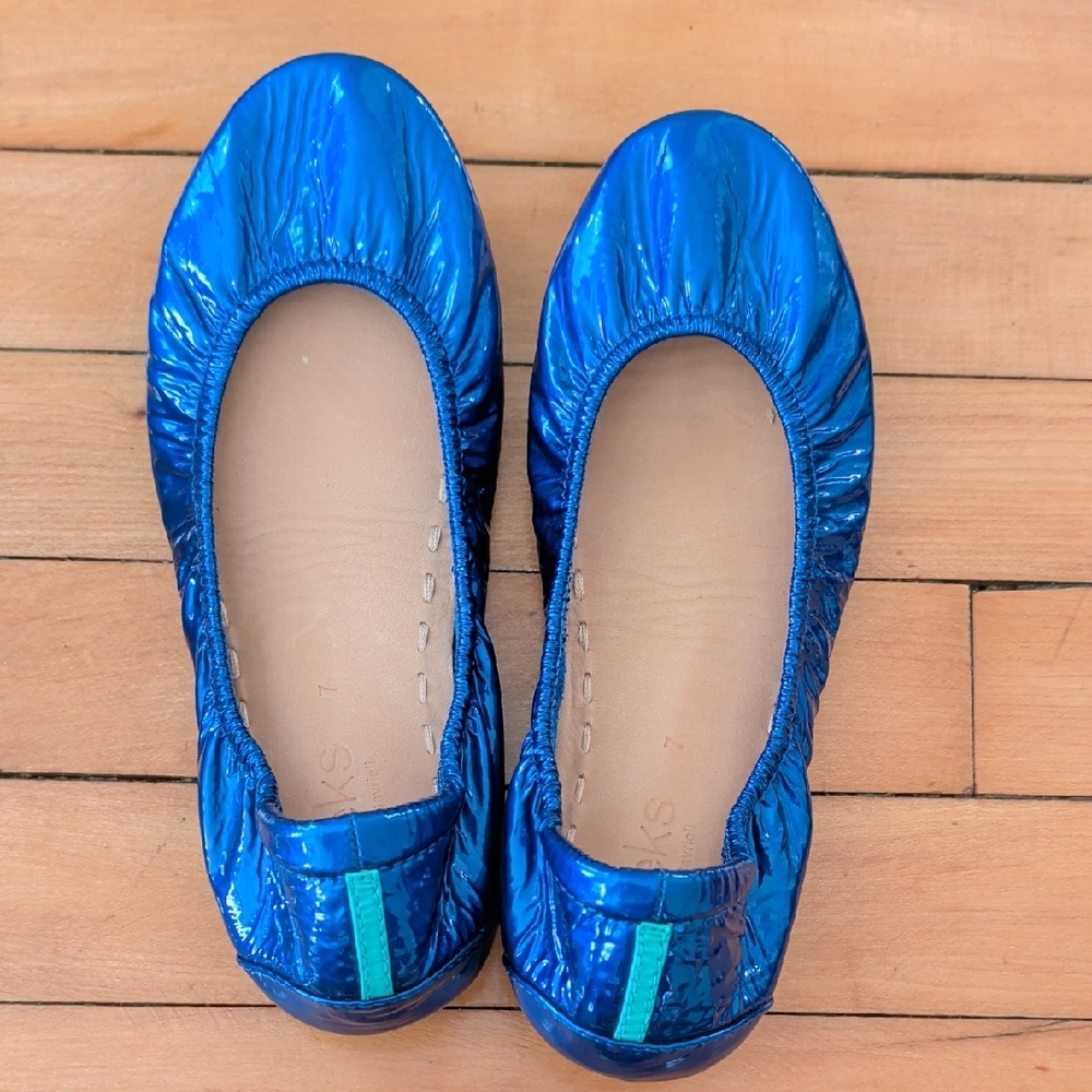 RARE Tieks Blue Sapphire Flats Size 7